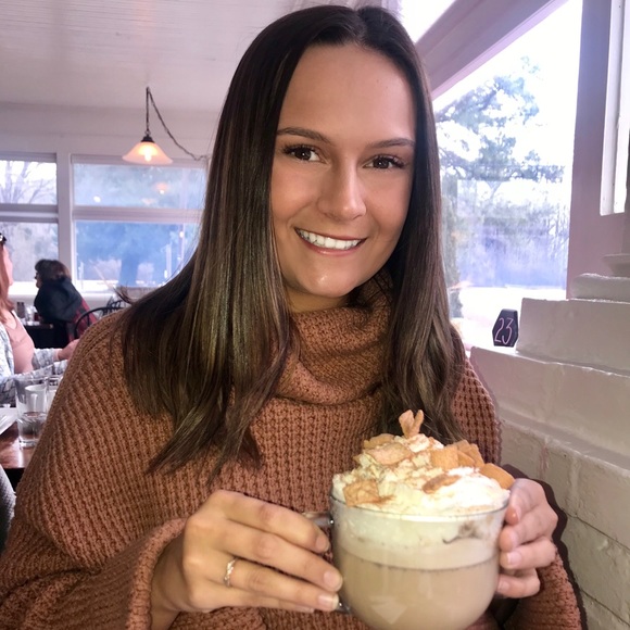 Meet your Posher, Kelsey - Picture 2 of 2